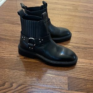 Zara boots NWT 38